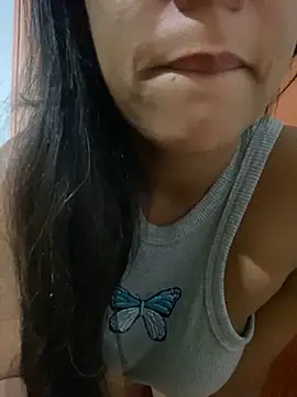 Snapshot of bea3liz chatting on 03-18-26, 01:31 bea3liz online show from 03-18-26, 01:31