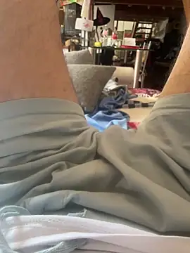 Snapshot of simoninside25 chatting on 09-20-25, 12:50 simoninside25 online show from 09-20-25, 12:50