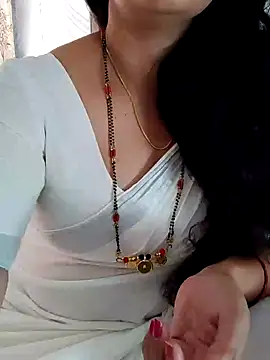 Snapshot of Indian_desi_wife chatting on 01-21-25, 06:33 Indian desi wife online show from 01-21-25, 06:33