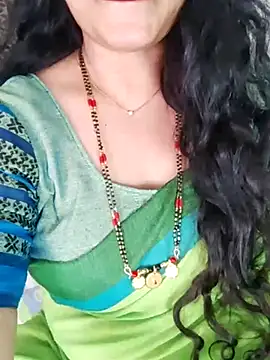 Snapshot of Indian_desi_wife chatting on 02-17-25, 04:15 Indian desi wife online show from 02-17-25, 04:15