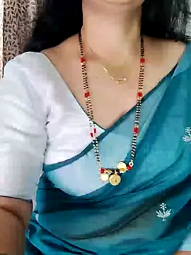 Snapshot of Indian_desi_wife chatting on 03-20-25, 03:13 Indian desi wife online show from 03-20-25, 03:13