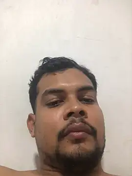 Snapshot of ElsecretodeBruno chatting on 03-19-25, 02:27 ElsecretodeBruno online show from 03-19-25, 02:27