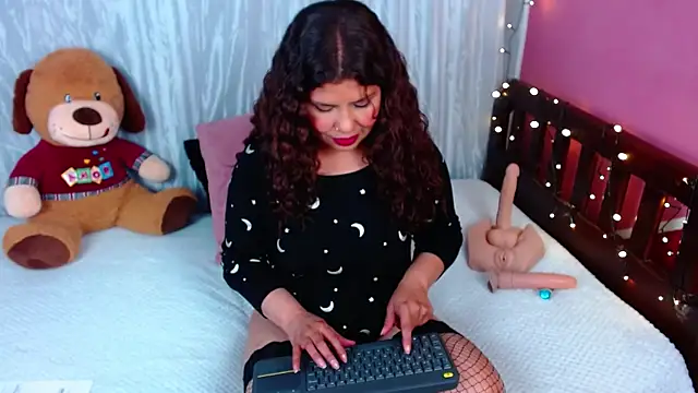 Snapshot of Queenamazon1 chatting on 09-10-25, 11:49 Queenamazon1 online show from 09-10-25, 11:49