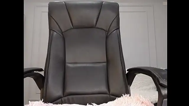 LillieSoonKim online show from 10-05-25, 03:49