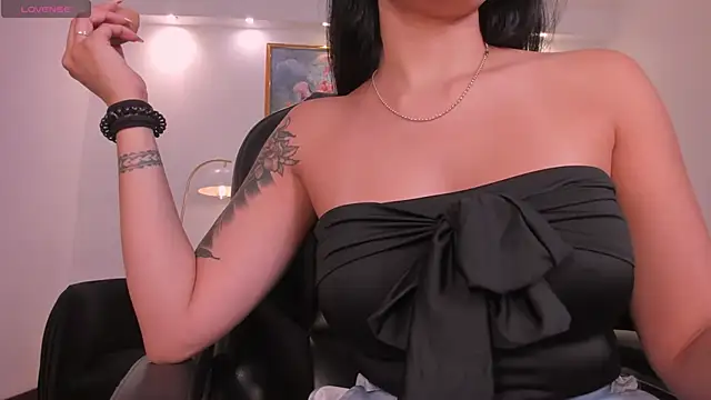 Snapshot of NickyLawson chatting on 03-03-26, 04:51 NickyLawson online show from 03-03-26, 04:51