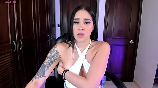 Snapshot of NickyLawson chatting on 03-18-26, 03:53 NickyLawson online show from 03-18-26, 03:53