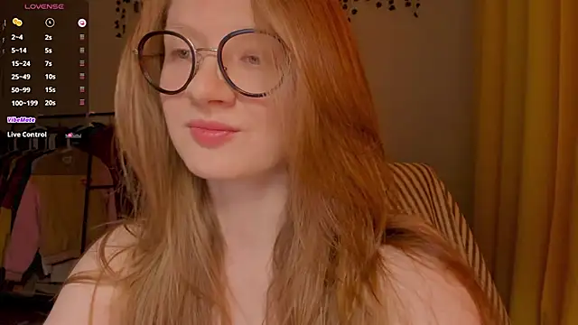 Snapshot of mollytuck chatting on 03-10-26, 03:39 mollytuck online show from 03-10-26, 03:39