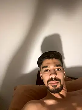 Snapshot of Hermanooooooo chatting on 12-04-24, 11:19 Hermanooooooo online show from 12-04-24, 11:19