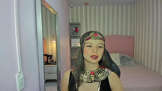 LORELAIGIVEN online show from 10-31-25, 12:39