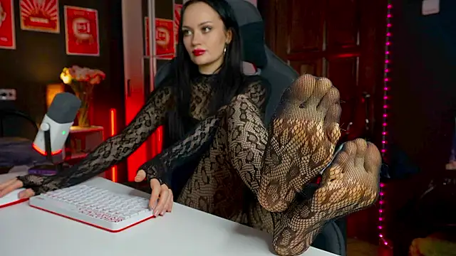 QueenAliss online show from 02-15-26, 07:51