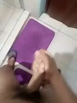 Snapshot of Emanuel45js chatting on 11-03-25, 02:13 Emanuel45js online show from 11-03-25, 02:13