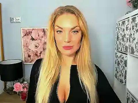 Snapshot of AulloraHoney chatting on 12-06-24, 10:05 AulloraHoney online show from 12-06-24, 10:05