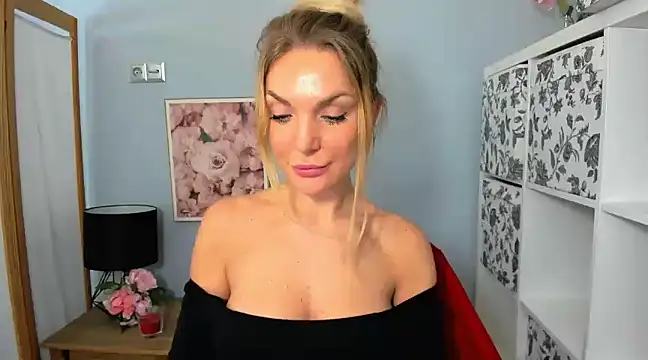 Snapshot of AulloraHoney chatting on 12-19-24, 06:56 AulloraHoney online show from 12-19-24, 06:56