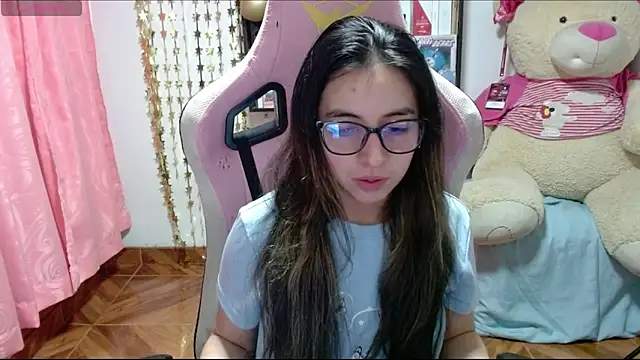 Maggie Fox3 online show from 10-23-25, 02:11