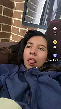 Maggie Fox3 online show from 04-30-26, 03:18