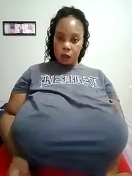 Snapshot of Lovelyboobs01 chatting on 03-10-25, 04:25 Lovelyboobs01 online show from 03-10-25, 04:25