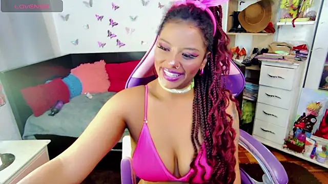 Snapshot of Naasha_ chatting on 01-10-25, 05:13 Naasha online show from 01-10-25, 05:13