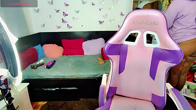 Snapshot of Naasha_ chatting on 01-12-25, 09:19 Naasha online show from 01-12-25, 09:19