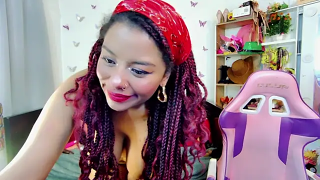 Snapshot of Naasha_ chatting on 01-12-25, 03:36 Naasha online show from 01-12-25, 03:36