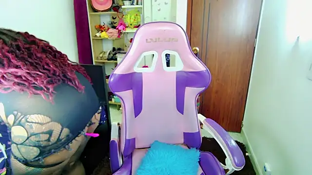 Snapshot of Naasha_ chatting on 02-09-25, 07:49 Naasha online show from 02-09-25, 07:49