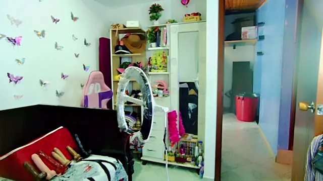 Snapshot of Naasha_ chatting on 03-18-25, 08:37 Naasha online show from 03-18-25, 08:37