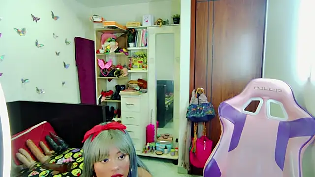 Snapshot of Naasha_ chatting on 10-11-25, 11:14 Naasha online show from 10-11-25, 11:14