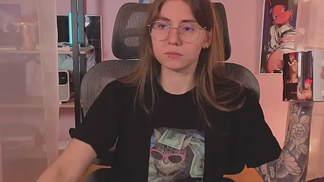  AnnaStark  online show from 06-18-26, 08:46