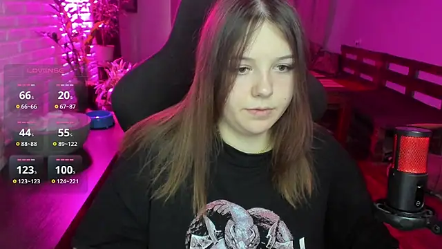 Snapshot of XNirvanaX chatting on 03-25-26, 04:29 XNirvanaX online show from 03-25-26, 04:29