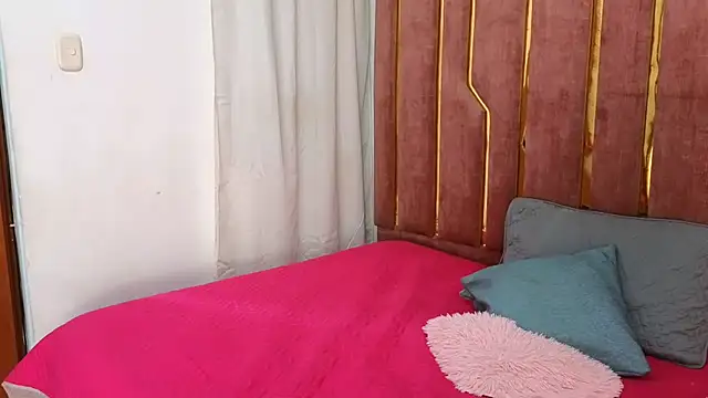 SexyLeilaa online show from 09-25-25, 01:42