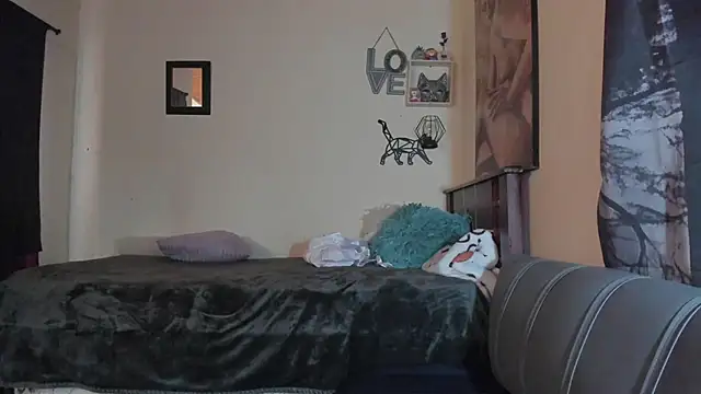 Snapshot of annyluna1 chatting on 04-08-26, 06:19 annyluna1 online show from 04-08-26, 06:19