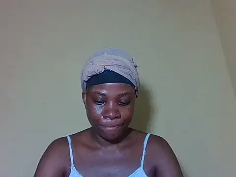 Snapshot of Sweetbaby004 chatting on 04-27-26, 04:27 Sweetbaby004 online show from 04-27-26, 04:27