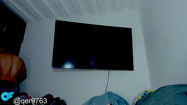 Snapshot of dvg2402 chatting on 11-11-25, 04:07 dvg2402 online show from 11-11-25, 04:07