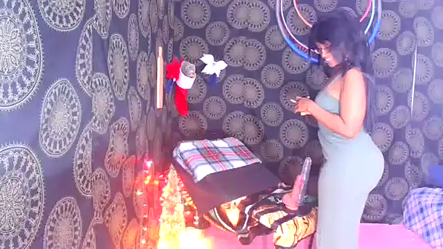 Snapshot of LunaRai chatting on 12-17-25, 04:18 LunaRai online show from 12-17-25, 04:18