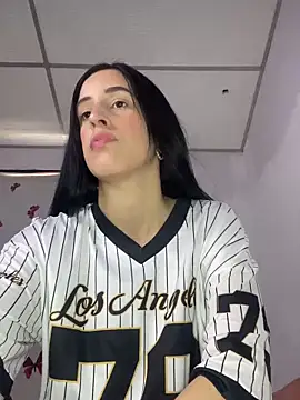 Amira Milker online show from 12-21-24, 05:40