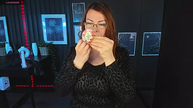 MrsIngrid online show from 02-14-25, 07:17