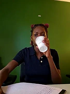 Snapshot of oliviaprettypussy chatting on 03-18-26, 02:31 oliviaprettypussy online show from 03-18-26, 02:31