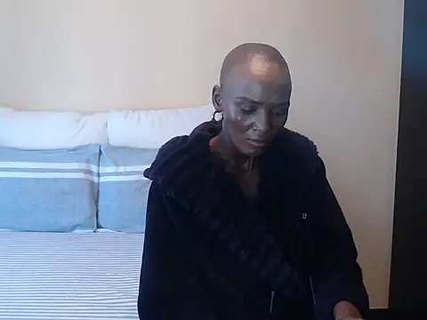 yummycherryxx online show from 06-12-26, 07:40