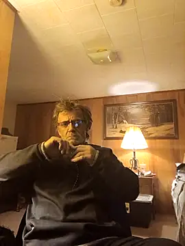 Snapshot of OralDesires2 chatting on 10-19-25, 01:06 OralDesires2 online show from 10-19-25, 01:06