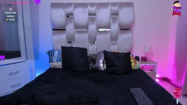 MelanyShayk online show from 06-19-26, 04:17