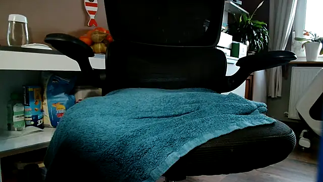 suedel65 online show from 09-25-25, 03:38