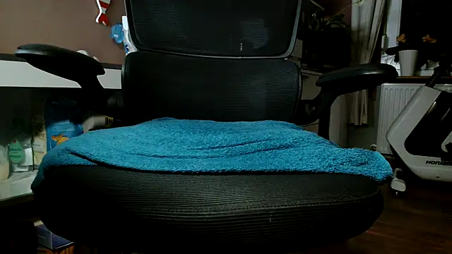 suedel65 online show from 10-24-25, 03:03