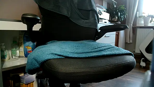 suedel65 online show from 10-25-25, 03:18