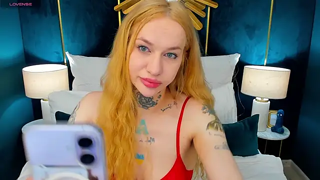Snapshot of SarahLust chatting on 05-16-26, 12:15 SarahLust online show from 05-16-26, 12:15