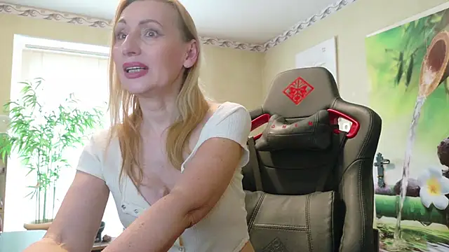 Snapshot of HotLana69 chatting on 04-20-26, 04:32 HotLana69 online show from 04-20-26, 04:32