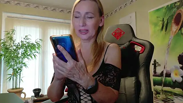 Snapshot of HotLana69 chatting on 05-11-26, 04:04 HotLana69 online show from 05-11-26, 04:04