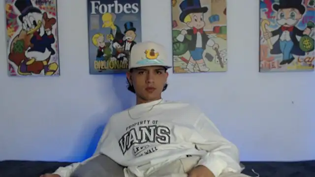 Snapshot of andersonZ998 chatting on 02-06-25, 05:03 andersonZ998 online show from 02-06-25, 05:03