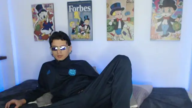 Snapshot of andersonZ998 chatting on 02-11-25, 05:26 andersonZ998 online show from 02-11-25, 05:26