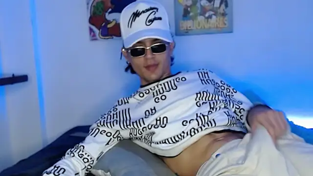 Snapshot of andersonZ998 chatting on 02-20-25, 01:03 andersonZ998 online show from 02-20-25, 01:03