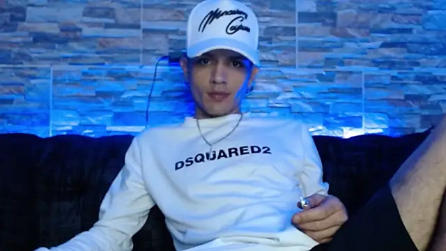 Snapshot of andersonZ998 chatting on 03-18-25, 04:47 andersonZ998 online show from 03-18-25, 04:47