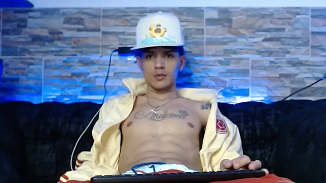 Snapshot of andersonZ998 chatting on 03-19-25, 12:48 andersonZ998 online show from 03-19-25, 12:48